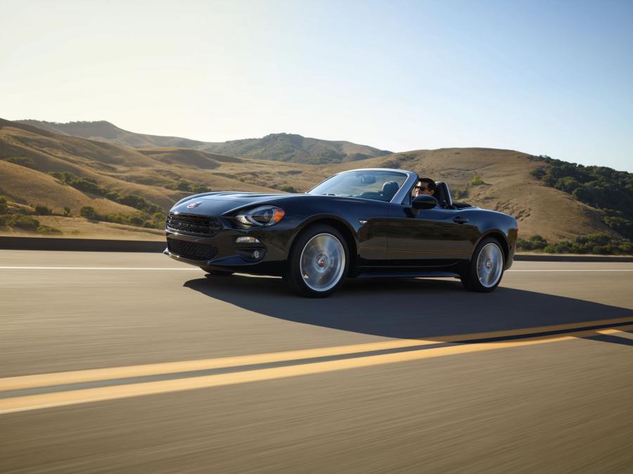  Fiat 124 Spider 2016 года  (US) (фото 32 из 36)